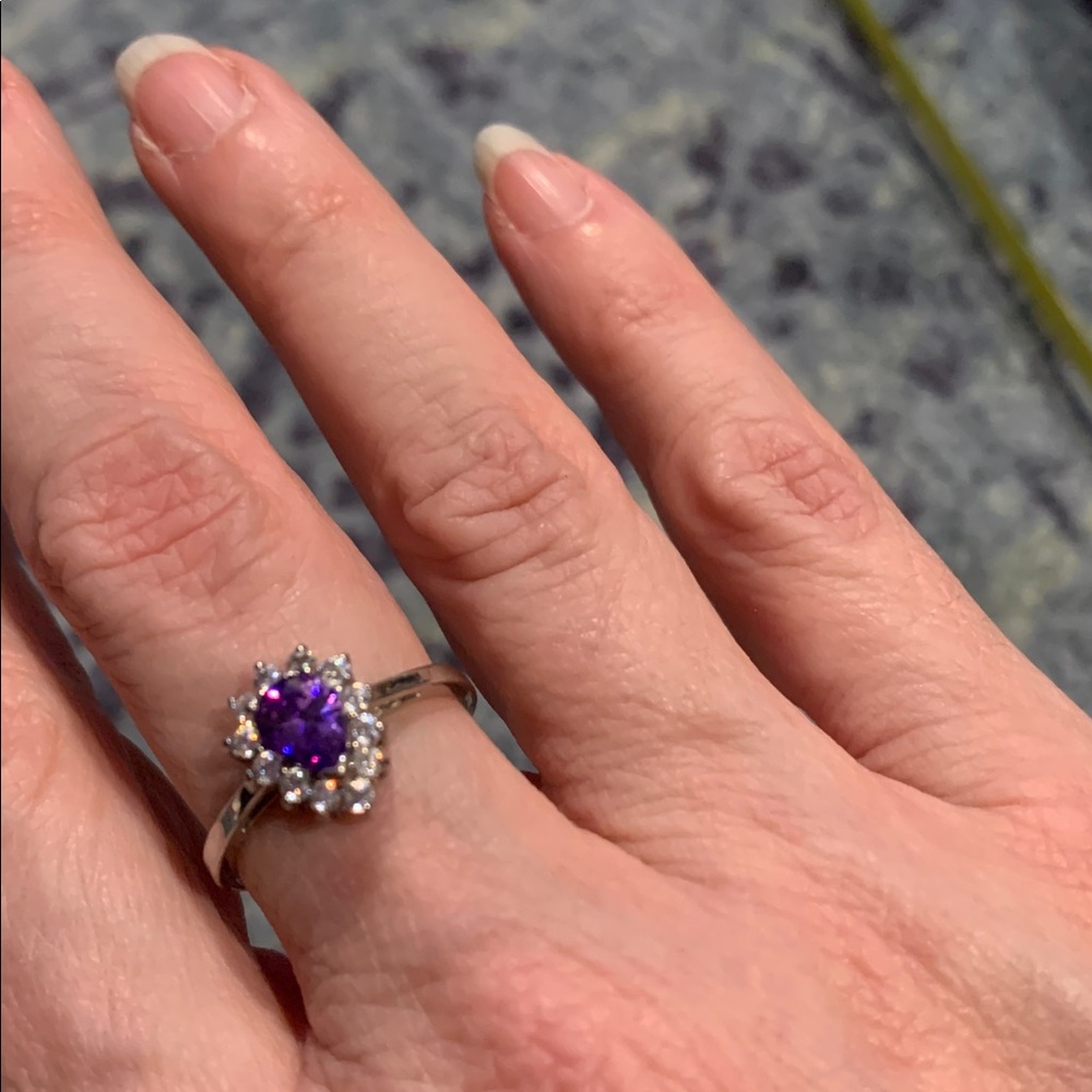Silver tone simulated amethyst w crystals sz7 in great condition